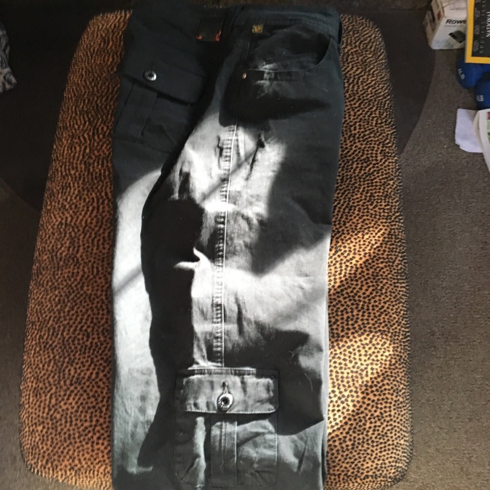 Christopher Blue cargo pockets capris!